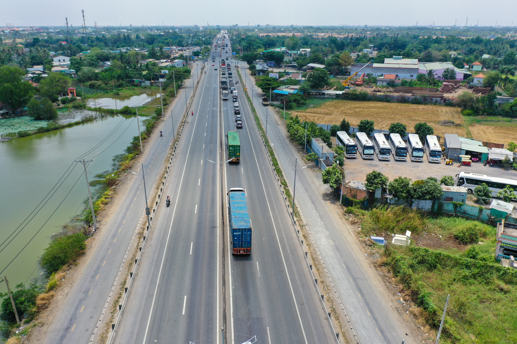 Hình ảnh lột xác bất ngờ của  huyện có nhiều khu công nghiệp hoành tráng bậc nhất TP.HCM - Ảnh 2.