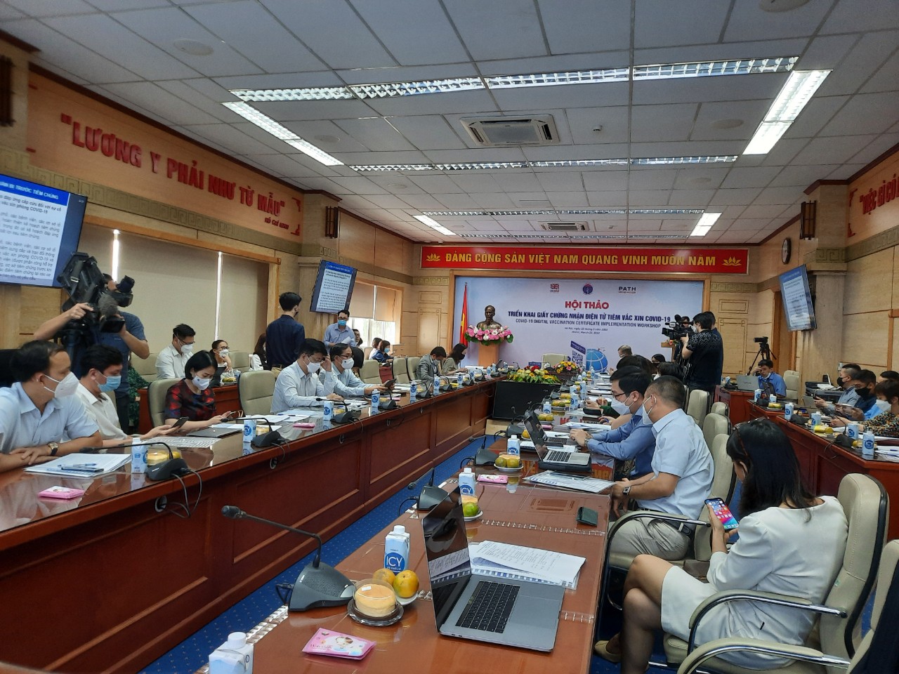 Hộ chiếu vắc xin của Việt Nam có những thông tin gì? - Ảnh 1. Hộ chiếu vắc xin của Việt Nam có những thông tin gì? - Ảnh 1.