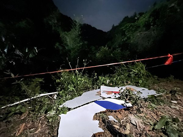 Máy bay chở 132 người rơi tại Trung Quốc: Dữ liệu chuyến bay “rất bất thường”, phi công có thể đã bất tỉnh trong thời khắc kinh hoàng cuối cùng - Ảnh 5.