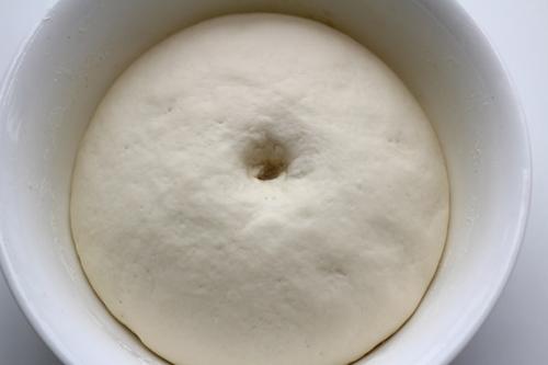 Món ngon cuối tuần: Cách làm bánh bao xá xíu phô mai siêu ngon siêu dễ - Ảnh 2.