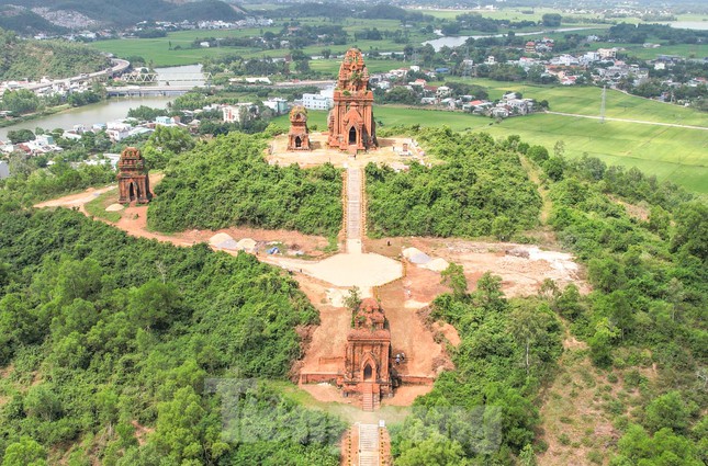 Vụ tu bổ tháp cổ ở Bình Định: Chủ đầu tư mời Cục Di sản văn hóa tham gia góp ý - Ảnh 1.