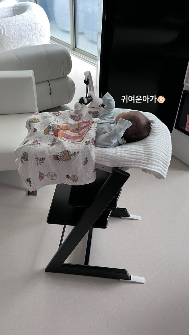 Cháu trai ngậm thìa vàng của G-Dragon gây bão mạng chỉ với 1 bức ảnh, lên top Naver thế này thì còn gì bằng?  - Ảnh 1.