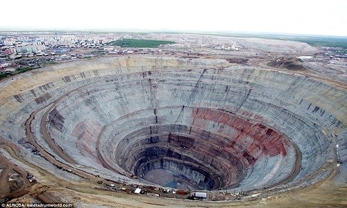 Khám phá mỏ kim cương lớn nhất thế giới - sản lượng khổng lồ nhưng mang lời nguyền hút máy bay - Ảnh 7.