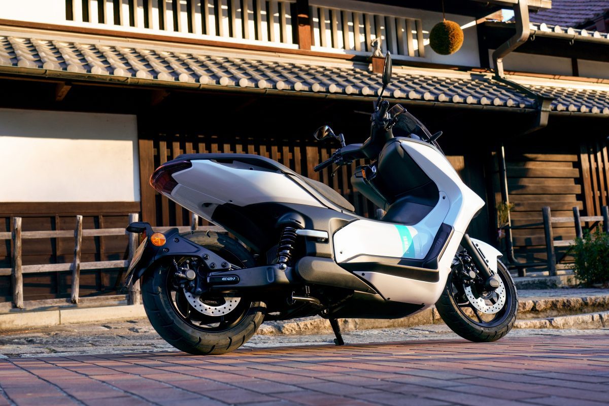 Lộ diện mẫu xe máy điện siêu mạnh của Yamaha, sạc đầy đi 100km, cốp 23 lít - Ảnh 5.