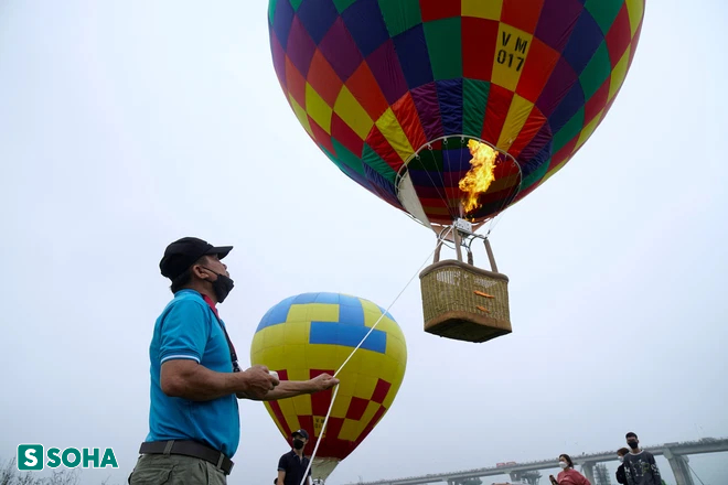 Khinh khí cầu khổng lồ lần đầu xuất hiện, người dân ngắm nhìn Hà Nội từ trên cao - Ảnh 3.
