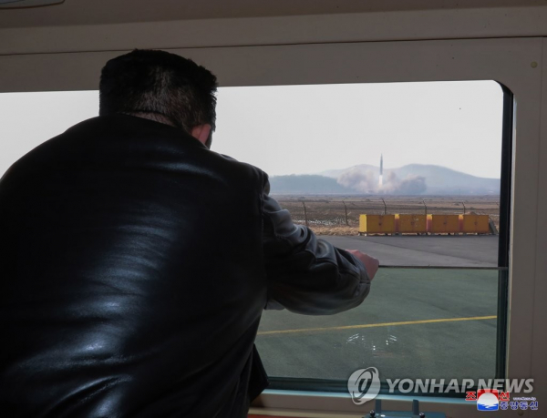 Vụ Triều Tiên phóng tên lửa và thách thức mới của Tổng thống Mỹ - Ảnh 2.