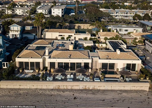 Billionaire Bill Gates was complained by neighbors for being noisy when he built a bachelor mansion - Photo 1.