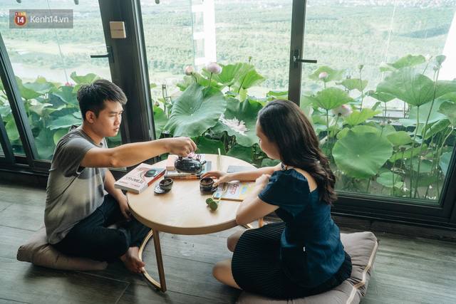 Những căn penthouse đốt tiền: Chủ nhà chịu chơi mang vách đá đen vào giữa phòng khách, cặp vợ chồng Hà Nội có hẳn hồ sen trên tầng 30, đặc biệt nhất căn hộ 200 tỷ đồng như bảo tàng - Ảnh 13.