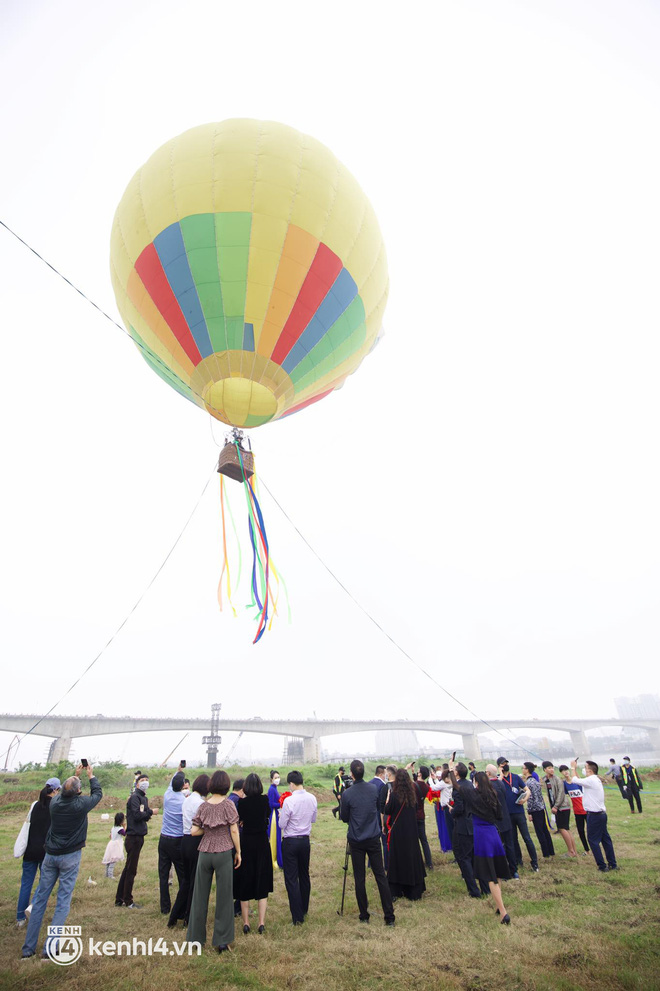Hà Nội ngay lúc này: Lễ hội khinh khí cầu tung bay đẹp mắt, nhanh chân đến xí chỗ trải nghiệm ngắm thành phố từ trên cao - Ảnh 16.
