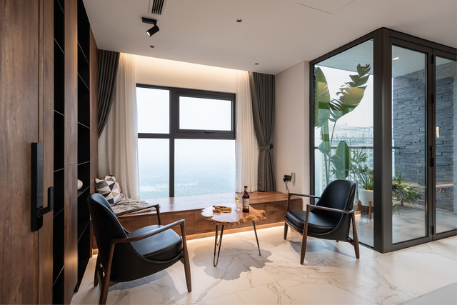 Những căn penthouse đốt tiền: Chủ nhà chịu chơi mang vách đá đen vào giữa phòng khách, cặp vợ chồng Hà Nội có hẳn hồ sen trên tầng 30, đặc biệt nhất căn hộ 200 tỷ đồng như bảo tàng - Ảnh 16.