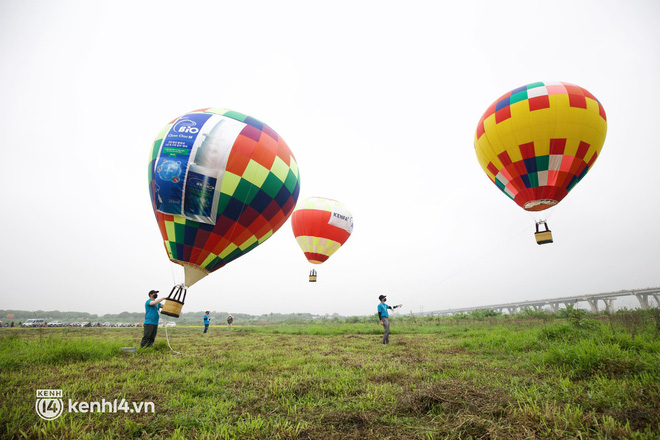 Hà Nội ngay lúc này: Lễ hội khinh khí cầu tung bay đẹp mắt, nhanh chân đến xí chỗ trải nghiệm ngắm thành phố từ trên cao - Ảnh 7.