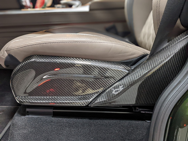 Đại gia Nghệ An chi hàng trăm triệu đồng dát carbon xung quanh Mercedes-AMG G 63 - Ảnh 11.