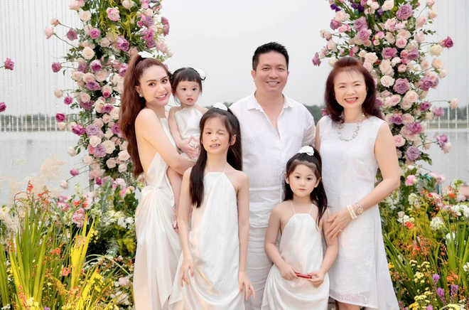 As luxurious as the giants of District 7 Doan Di Bang: Raise your children to 100 million/month, don't tell your children that their family is rich because of 1 thing - Photo 1.