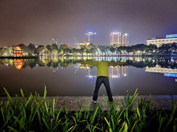 Ảnh: Hà Nội về đêm tuyệt đẹp dưới ống kính của nhiếp ảnh gia đường phố nổi tiếng - Ảnh 2.