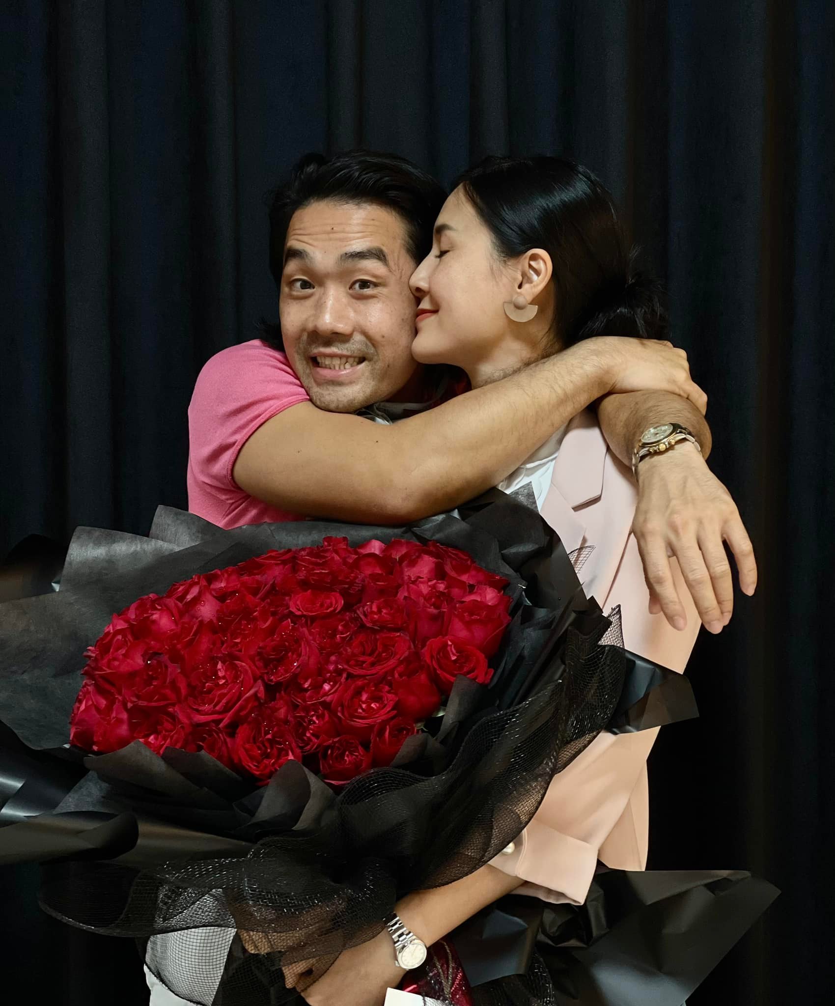 Diễn vi&ecirc;n Em chưa 18: Được cầu h&ocirc;n v&agrave; mang bầu với bạn trai ở tuổi 41 - Ảnh 1.