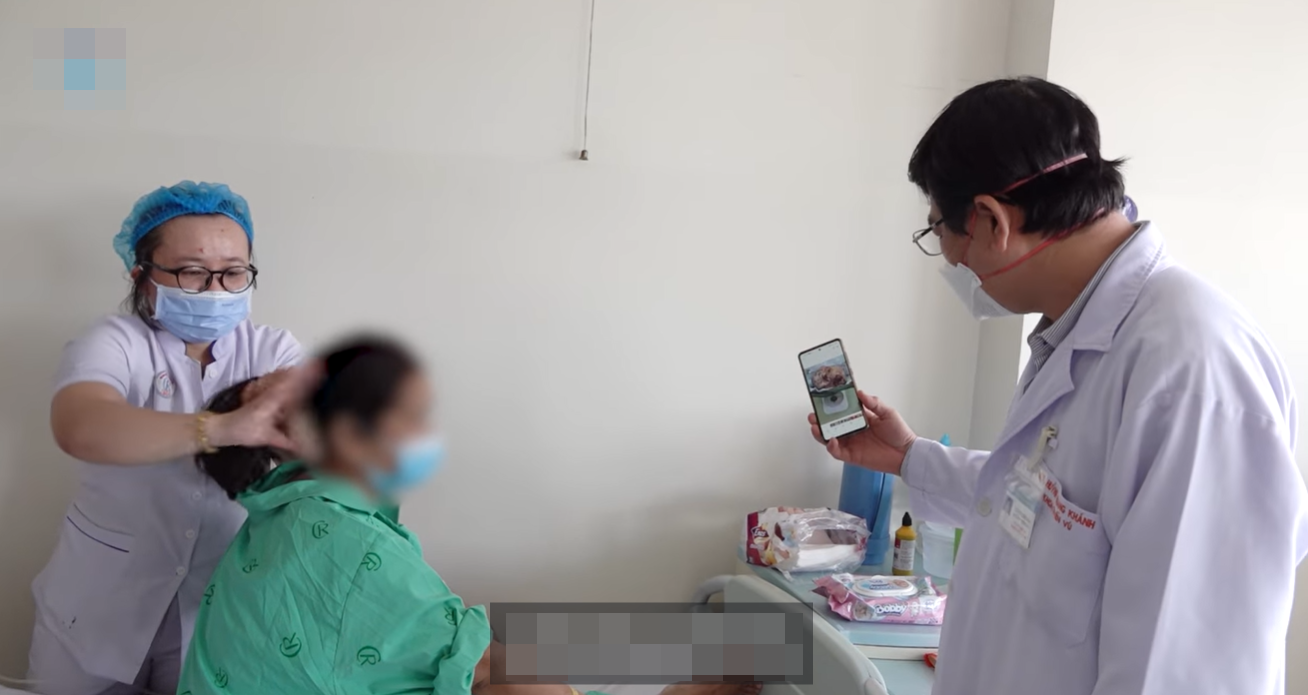 Người phụ nữ mang khối u nặng 5kg ở ngực - BS phát hiện là 1 thể ác tính rất nặng - Ảnh 1. Người phụ nữ mang khối u nặng 5kg ở ngực - BS phát hiện là 1 thể ác tính rất nặng - Ảnh 1.