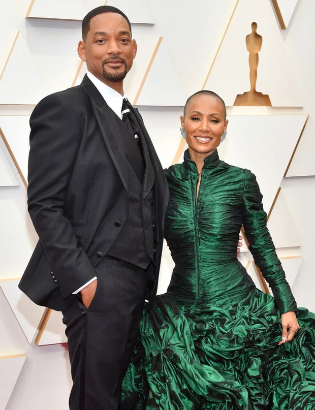 Lý do Will Smith tát thẳng mặt đồng nghiệp trên sóng OSCAR: Hóa ra câu đùa vô duyên xoáy vào nỗi đau bệnh tật của vợ nam tài tử? - Ảnh 4.