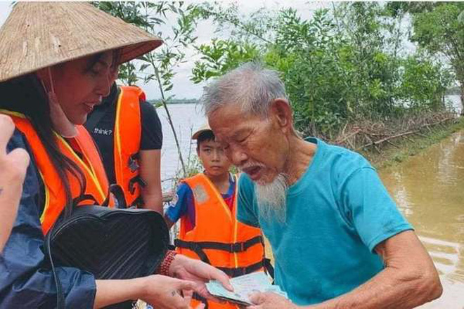 Thuỷ Tiên có phản ứng đầu tiên sau khi bà Phương Hằng bị tạm giam, liên quan đến chi tiết trong chuyến đi từ thiện - Ảnh 7.