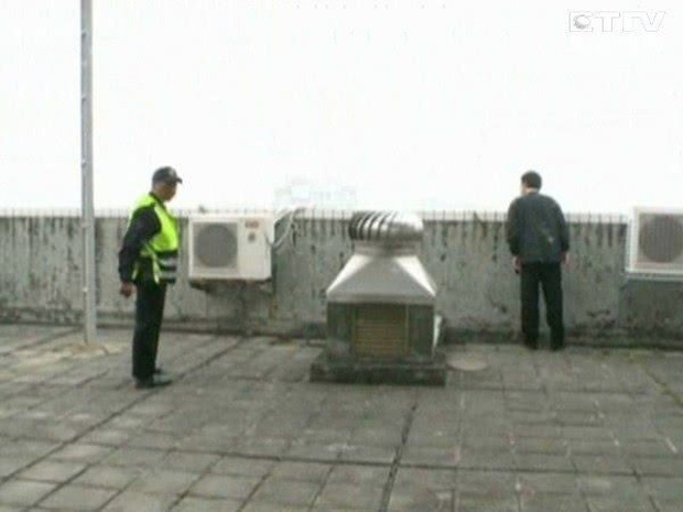 Vụ mất tích bí ẩn nhất Đài Loan: Mẹ ôm con vào thang máy, cởi áo khoác và giày rồi lao ra bên ngoài, sống không thấy người chết không thấy xác - Ảnh 6.