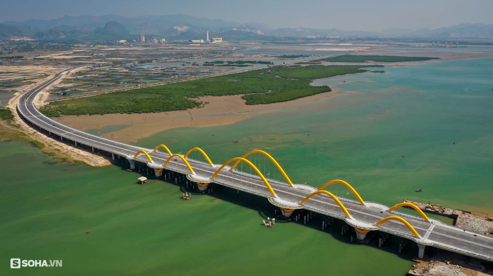 Ngắm cầu Tình yêu - điểm check in mới trị giá hàng nghìn tỷ ở thành phố Hạ Long - Ảnh 11. Ngắm cầu Tình yêu - điểm check in mới trị giá hàng nghìn tỷ ở thành phố Hạ Long - Ảnh 11.