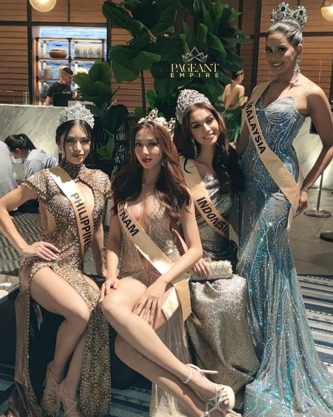 Hoa hậu Thùy Tiên bị khán giả chê thiếu thanh lịch với dáng ngồi dị biệt - Ảnh 5.