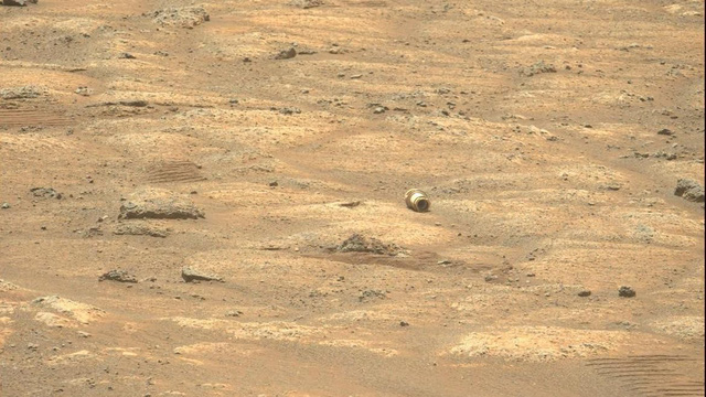 Robot NASA tự chụp bằng chứng nó xả rác trên sao Hỏa - Ảnh 2.