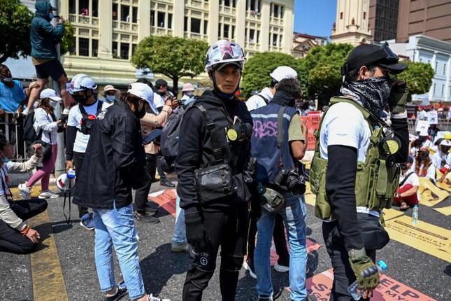 Mẫu nam 9x được thả sau 3 tháng đi tù khổ sai, còn đâu gương mặt điển trai nhất thế giới - Ảnh 2. Mẫu nam 9x được thả sau 3 tháng đi tù khổ sai, còn đâu gương mặt điển trai nhất thế giới - Ảnh 2.