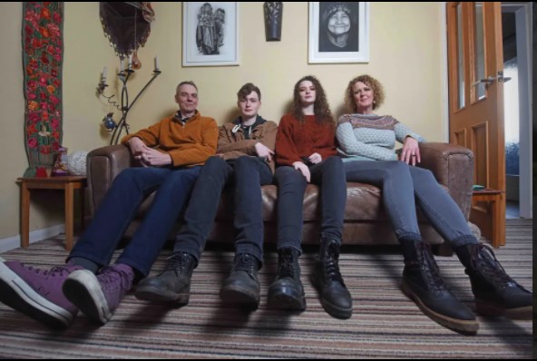 Bất ngờ với cuộc sống của gia đình 4 người đều sở hữu chiều cao gần 2m - Ảnh 2.