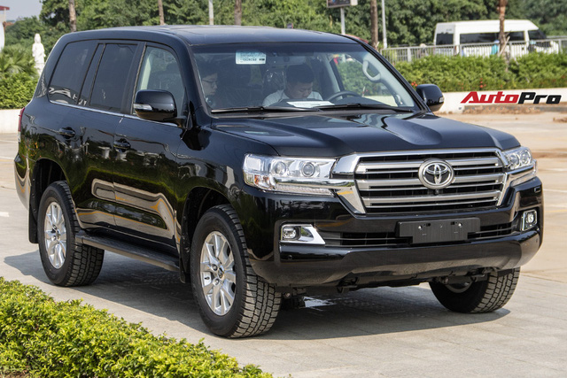 Đem Toyota Land Cruiser xuống ruộng off-road, khổ chủ khóc thét, tiến lùi chục hiệp mới thoát kiếp trâu cày - Ảnh 4.