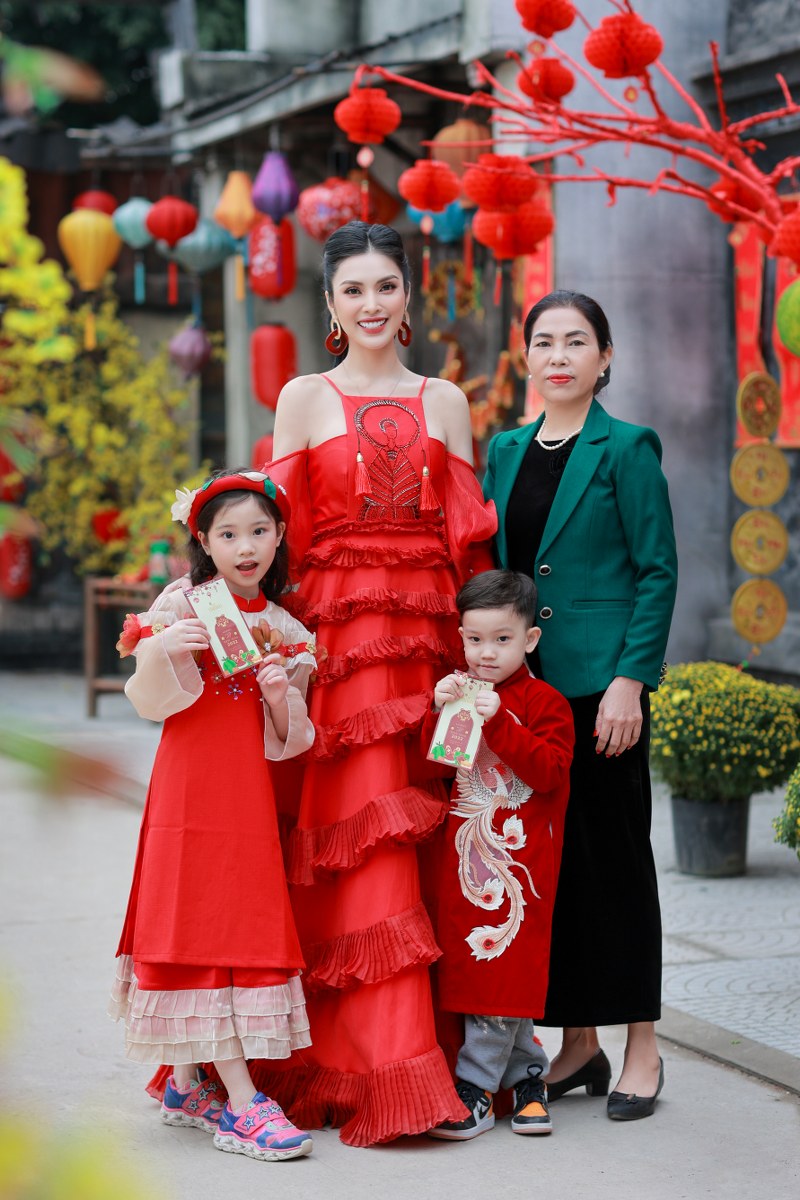 MC Kim Huyền Sâm: Mẹ là điều tuyệt vời nhất - Ảnh 3. MC Kim Huyền Sâm: Mẹ là điều tuyệt vời nhất - Ảnh 3.