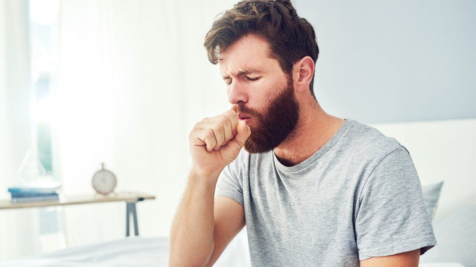 F0 khỏi bệnh vẫn ho sù sụ: Chuyên gia chỉ cách cải thiện và dấu hiệu cần đi khám - Ảnh 2. F0 khỏi bệnh vẫn ho sù sụ: Chuyên gia chỉ cách cải thiện và dấu hiệu cần đi khám - Ảnh 2.