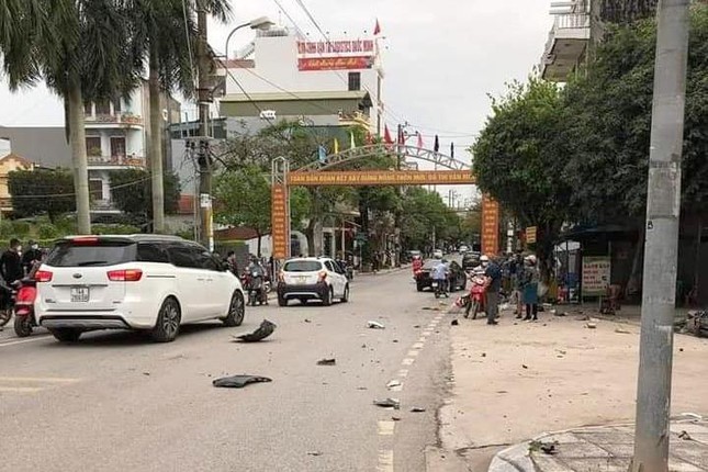 Diễn biến nóng vụ tài xế Mercedes gây tai nạn liên hoàn khiến người phụ nữ đứt cánh tay - Ảnh 1.