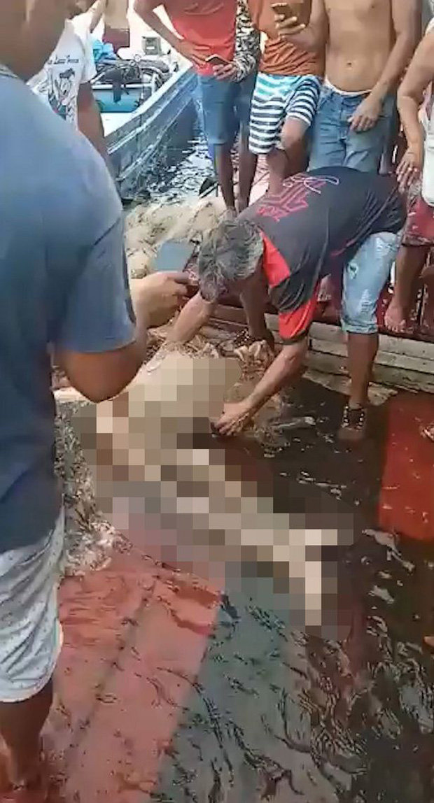 Being chased by mistake, the football player fell into the river and was attacked by a predatory fish, the scene of the body being picked up was extremely pitiful - Photo 3.