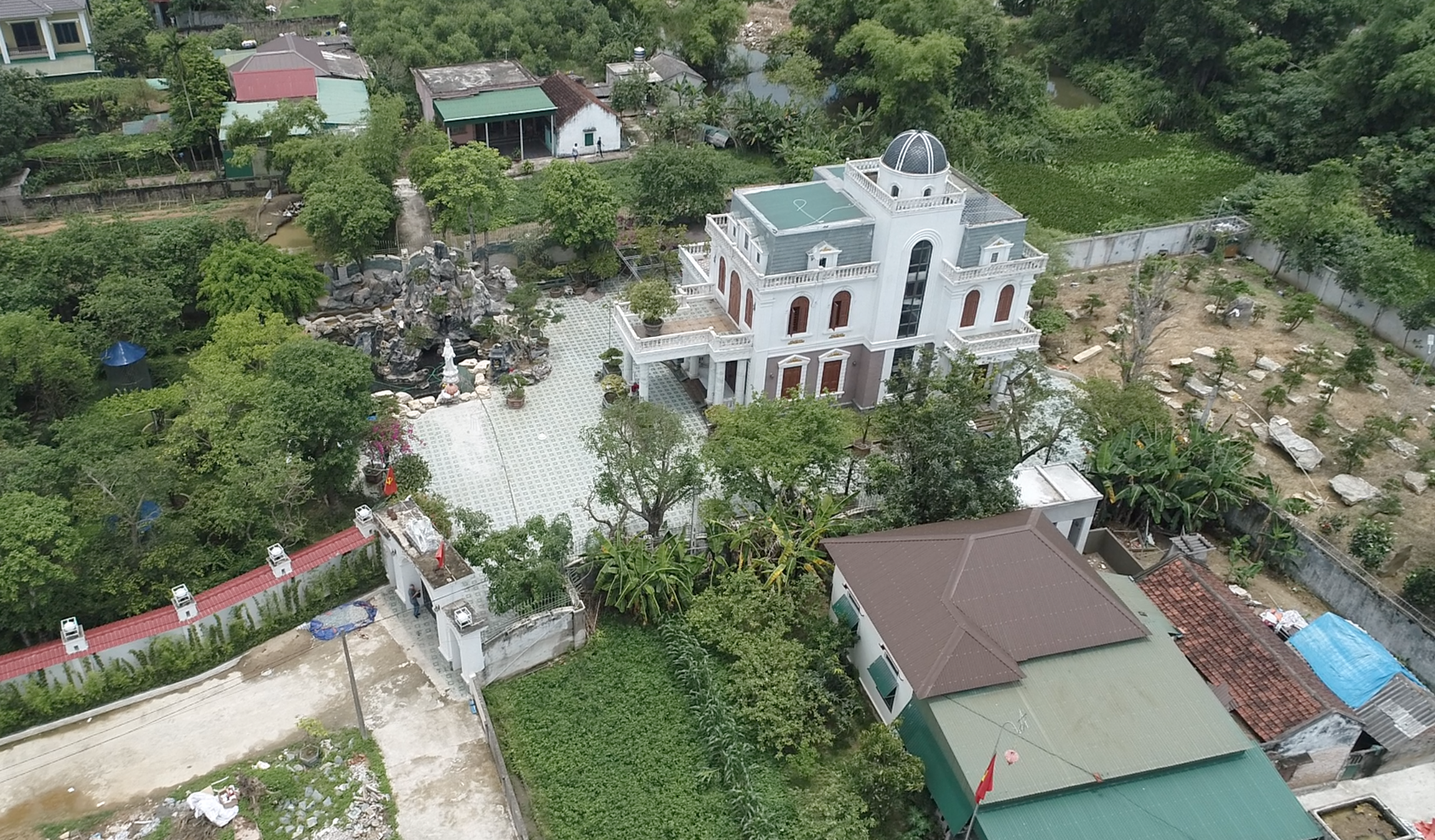 Lời khai “đại gia” bắn chết 2 người trước cổng: Ám ảnh, căm ghét người mặc quần áo rằn ri - Ảnh 1.