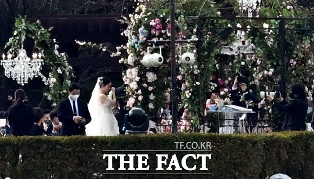 Surprised with the room rate at the hotel where the wedding ceremony took place Hyun Bin - Son Ye Jin - Photo 1.