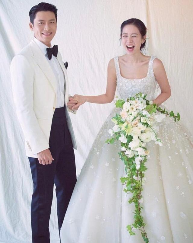  Lộ diện váy cưới đẹp SIÊU THỰC của cô dâu Son Ye Jin trị giá gần 1 tỷ đồng, xứng đáng danh xưng nữ đại gia khét tiếng!  - Ảnh 2.