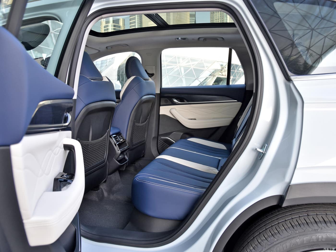 Giải mã mẫu SUV cỡ trung chỉ tiêu thụ 4,3 lít xăng/100 km, di chuyển tối đa 1.300km - Ảnh 9.