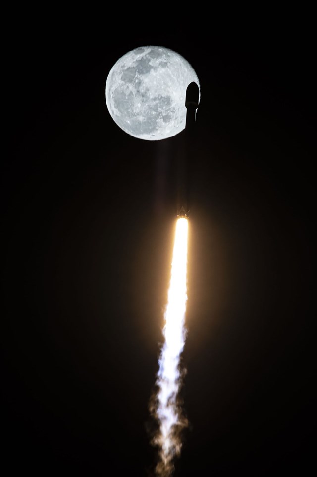 Mặt Trăng sắp va chạm với tên lửa nặng 3 tấn - Ảnh 1.