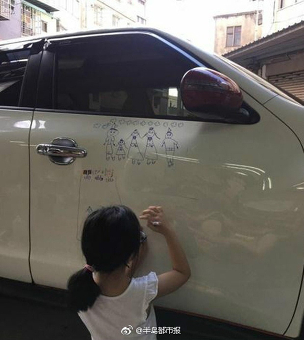 Con gái mẫu giáo lấy bút vẽ bậy lên xe ô tô, ông bố tức điên nhưng khi tiến lại gần xem kĩ bức tranh lại thay đổi thái độ - Ảnh 3.