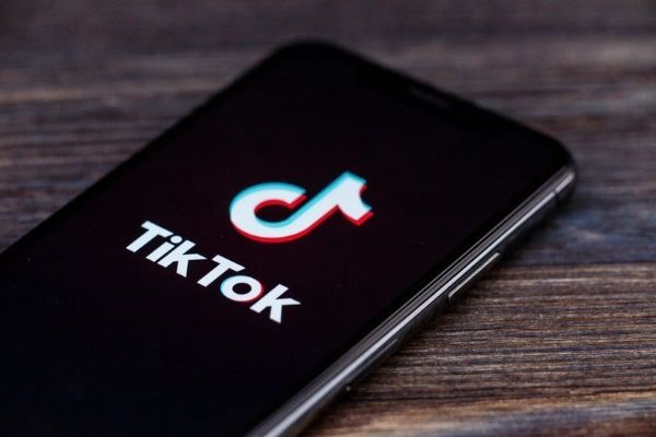 TikTok cấm người dùng tại Nga tạo video mới - Ảnh 1.