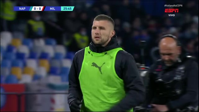 Chân Giroud rách sâu, chảy máu ghê rợn sau pha vào bóng của sao Napoli và cái kết bất ngờ - Ảnh 8.