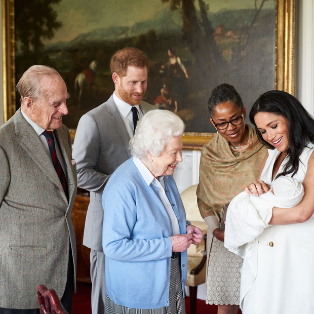 Nữ hoàng Anh tha thiết mong mỏi một điều từ vợ chồng Meghan - Harry nhưng năm lần bảy lượt đều bị cháu trai “dội nước lạnh” - Ảnh 3.