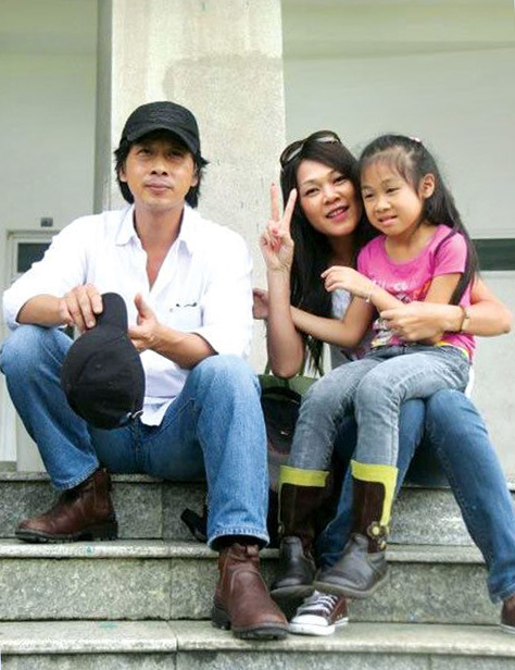 Đời thực bên chồng là đạo diễn nổi tiếng của Đinh Y Nhung - người đẹp Hoa hậu Việt Nam vừa tham gia phim Bão ngầm - Ảnh 3.