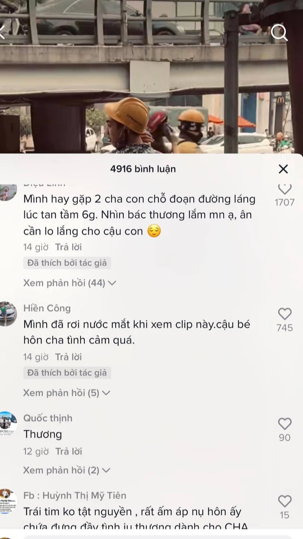 Cụ ông dừng xe rót nước cho cháu, hành động của cậu bé khiến nhiều người rơi nước mắt - Ảnh 3. Cụ ông dừng xe rót nước cho cháu, hành động của cậu bé khiến nhiều người rơi nước mắt - Ảnh 3.