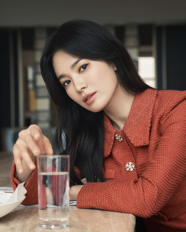  Song Hye Kyo và tập thể người yêu cũ của Hyun Bin có động thái gì vào ngày nam tài tử cưới? - Ảnh 2.