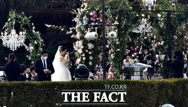 Tổng chi phí khủng Hyun Bin và Son Ye Jin chi cho siêu đám cưới: Tiền mua hoa còn hơn cả phí thuê địa điểm, liệu có kém hơn Song Song? - Ảnh 1.