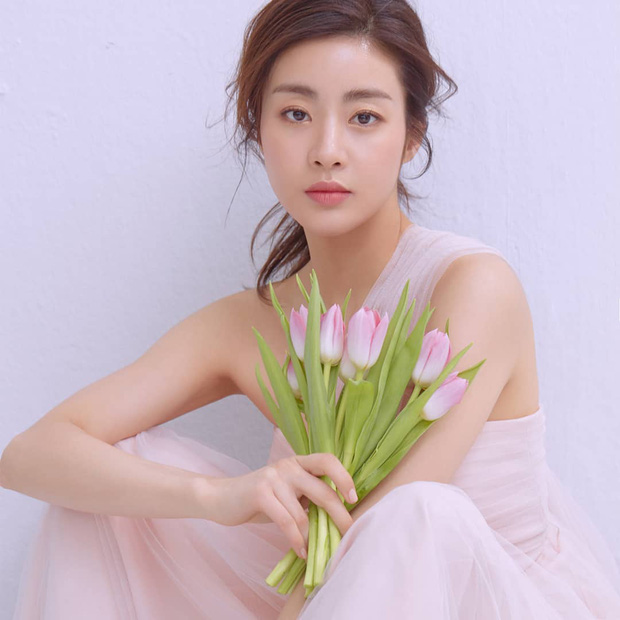  Song Hye Kyo v&agrave; tập thể người y&ecirc;u cũ của Hyun Bin c&oacute; động th&aacute;i g&igrave; v&agrave;o ng&agrave;y nam t&agrave;i tử cưới? - Ảnh 3.