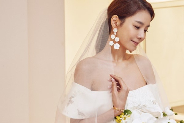  Song Hye Kyo và tập thể người yêu cũ của Hyun Bin có động thái gì vào ngày nam tài tử cưới? - Ảnh 4.