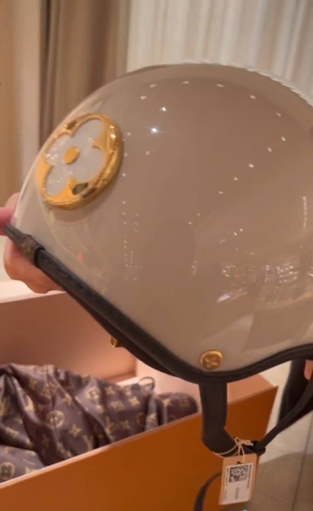 Stirring up the unique Louis Vuitton 60 million helmet in Vietnam, the buyer is a die-hard fan of Doan Di Bang - Photo 2.