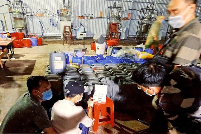 Xét xử nhóm người Trung Quốc mở xưởng ma tuý khủng ở Kon Tum - Ảnh 2.